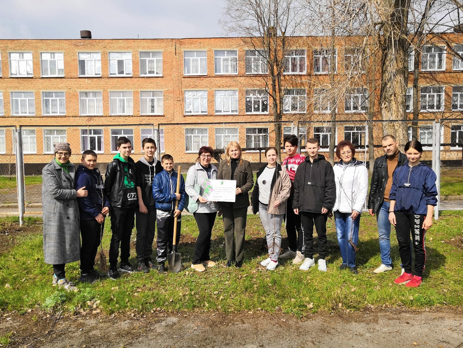 Более 400 образовательных организаций Ростовской области приняли участие во Всероссийской (международной) акции «Сад Памяти»